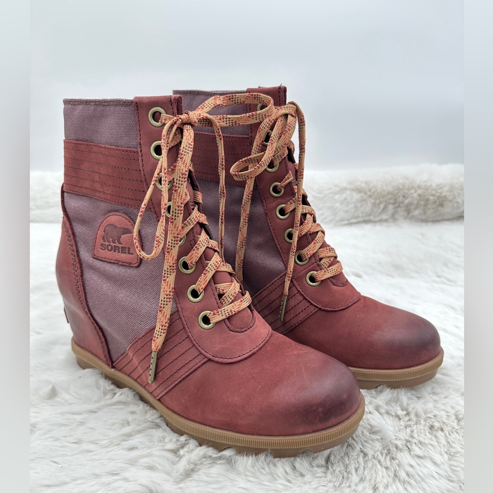 NWOT Sorel Lexie‎ Wedge Booties Burgundy purple size 10